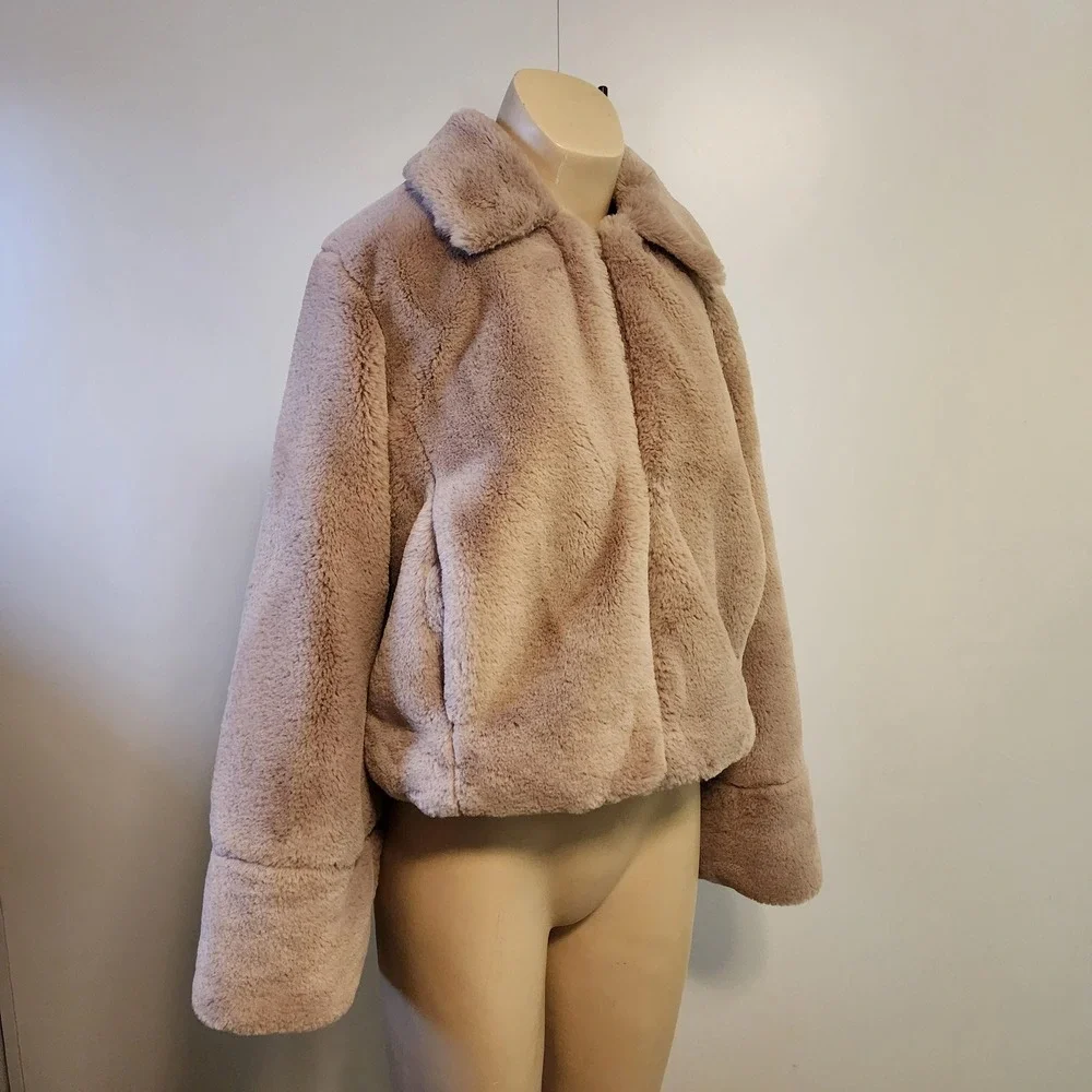 Forever 21 Faux‎ Fur Cropped Coat Pink Tan Wide Sleeve Womens Small